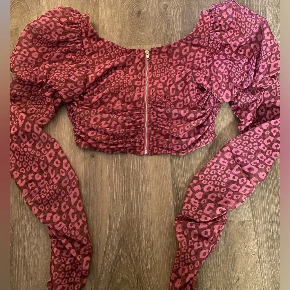 Oh Polly pink leopard crop top - Picture 2 of 3